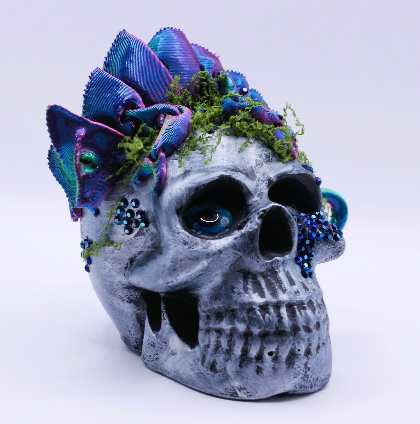 Sirena Skull with Chameleon and Beads Macabre Decor