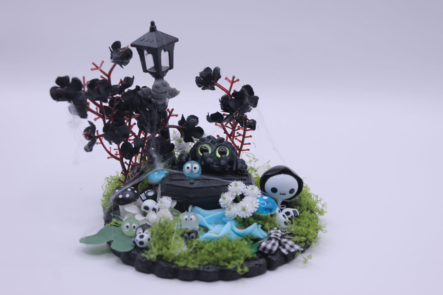 Midnight Mourner Spider graveyard