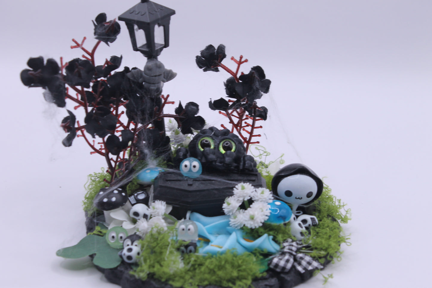 Midnight Mourner Spider graveyard