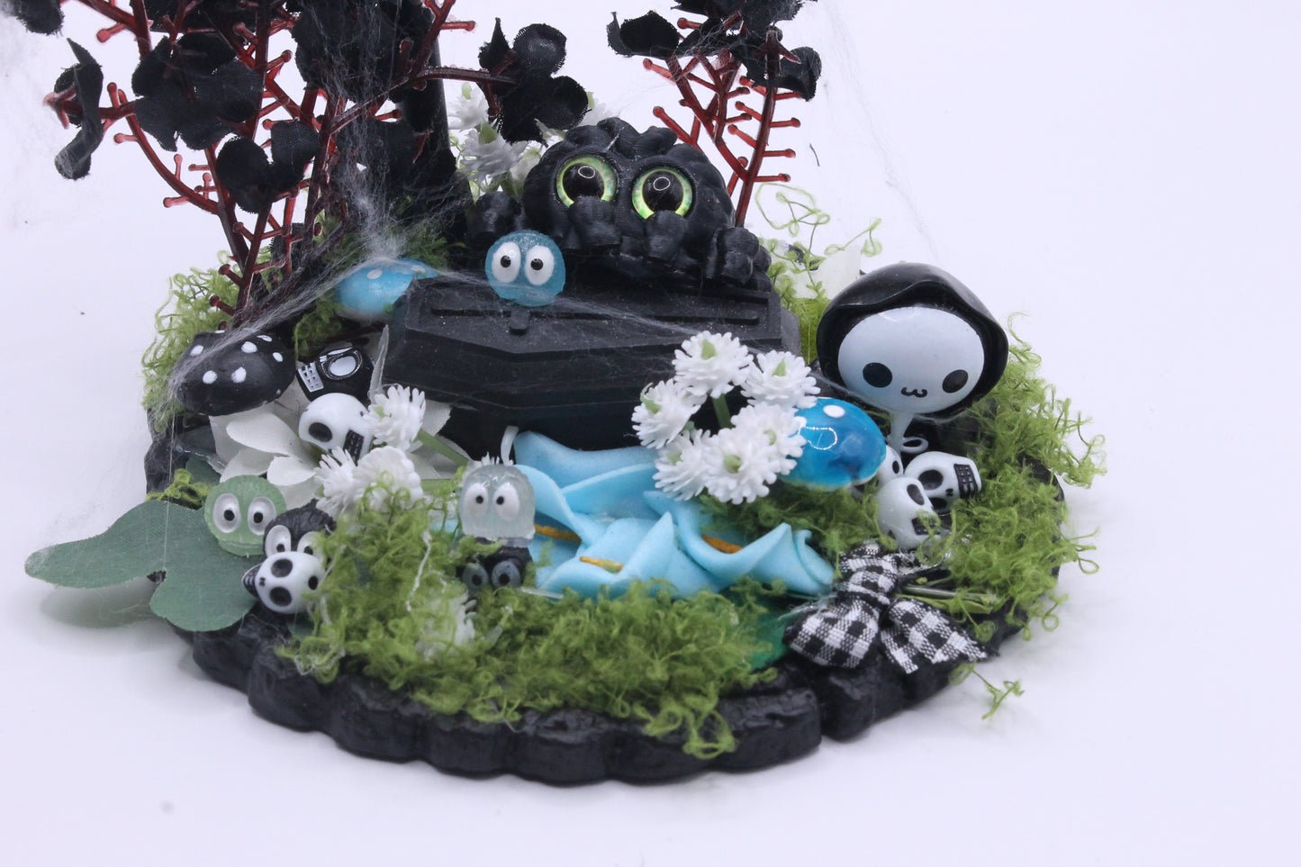 Midnight Mourner Spider graveyard