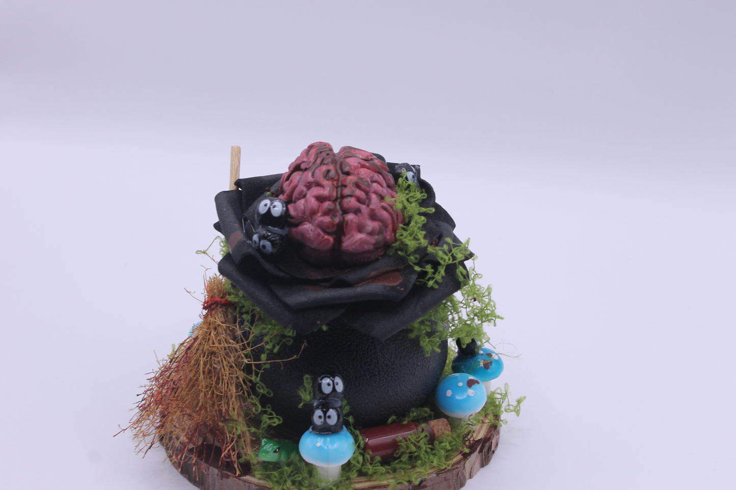 Potion of Thought brains cauldron macabre decor