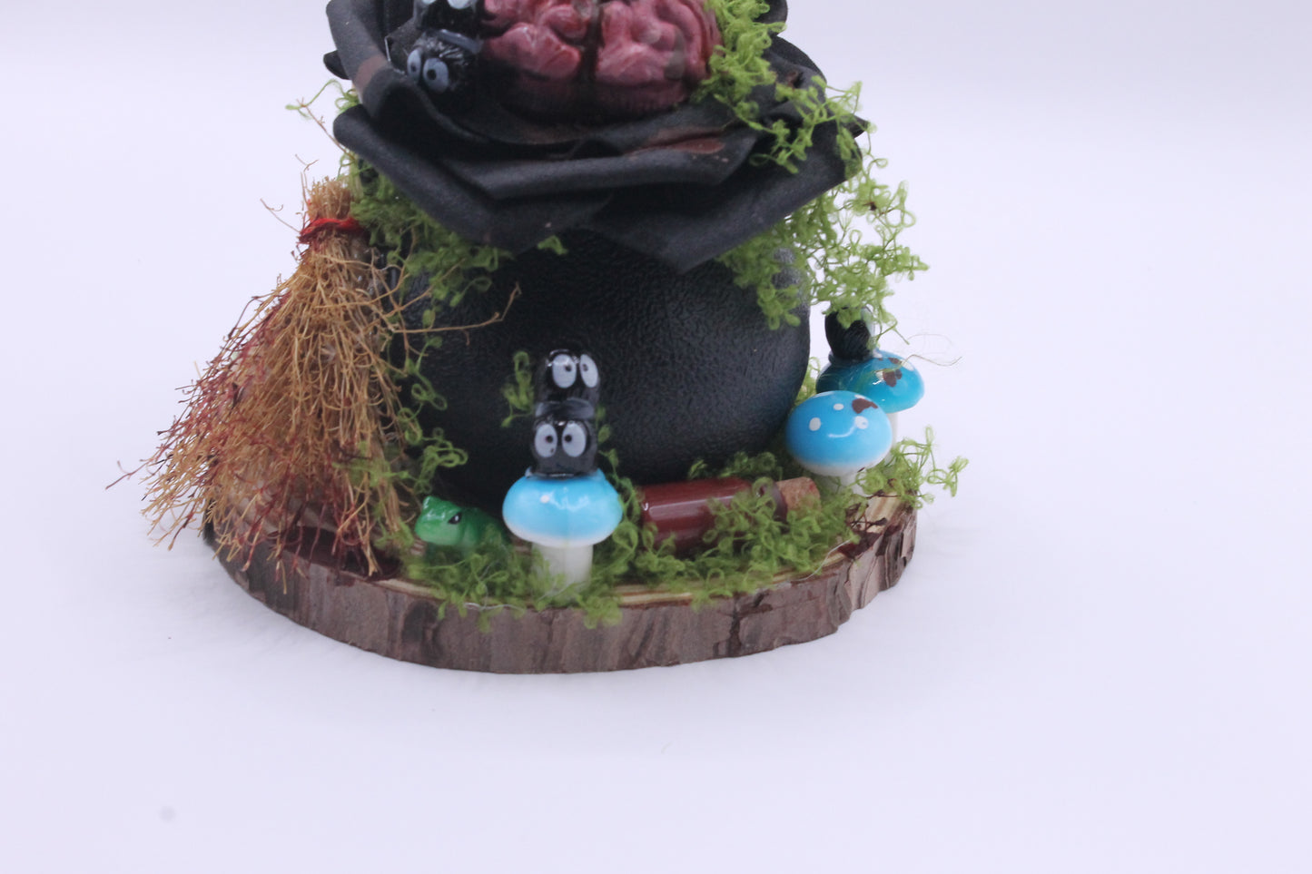Potion of Thought brains cauldron macabre decor