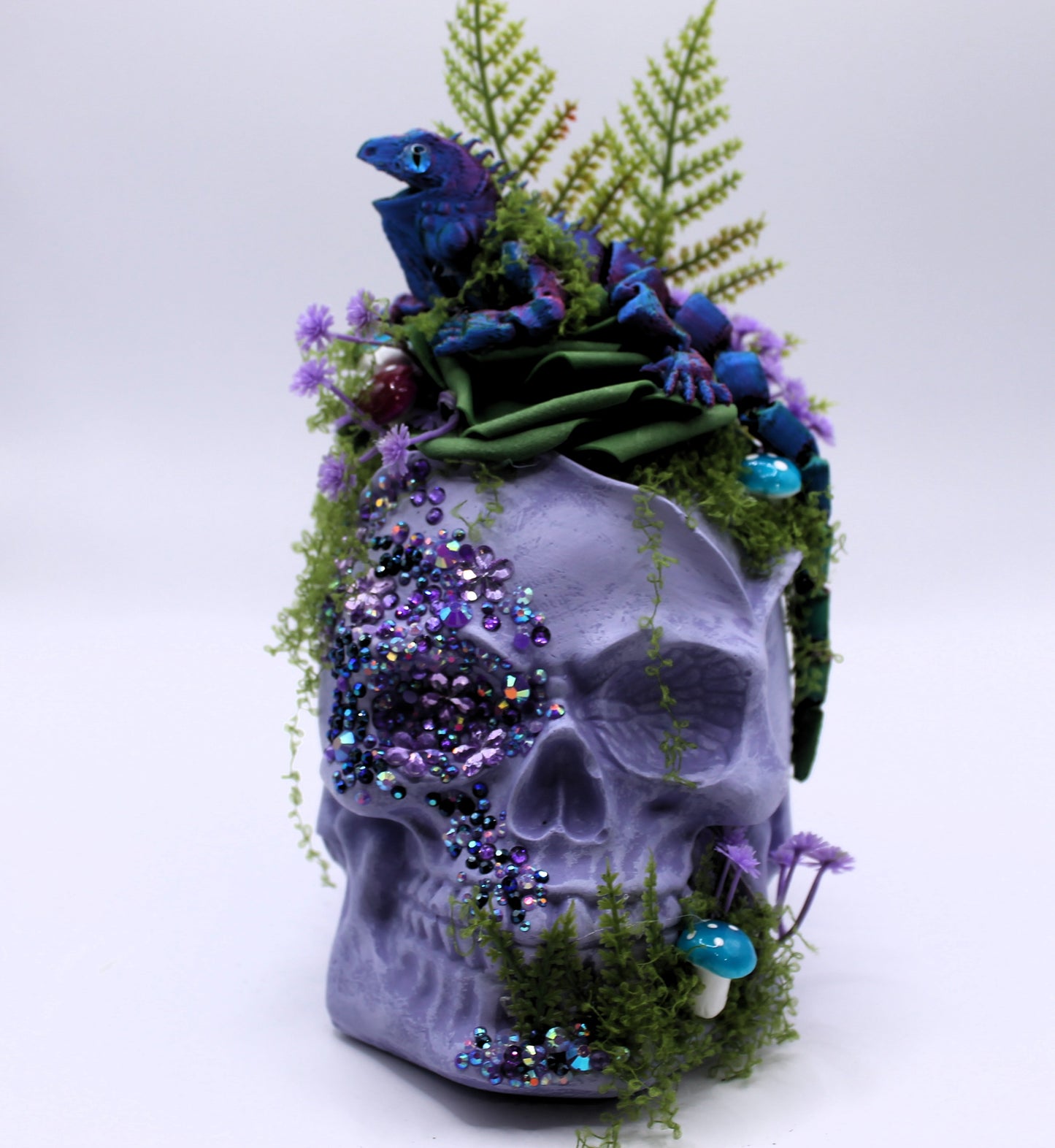 Lizard Bloom Skull Decor
