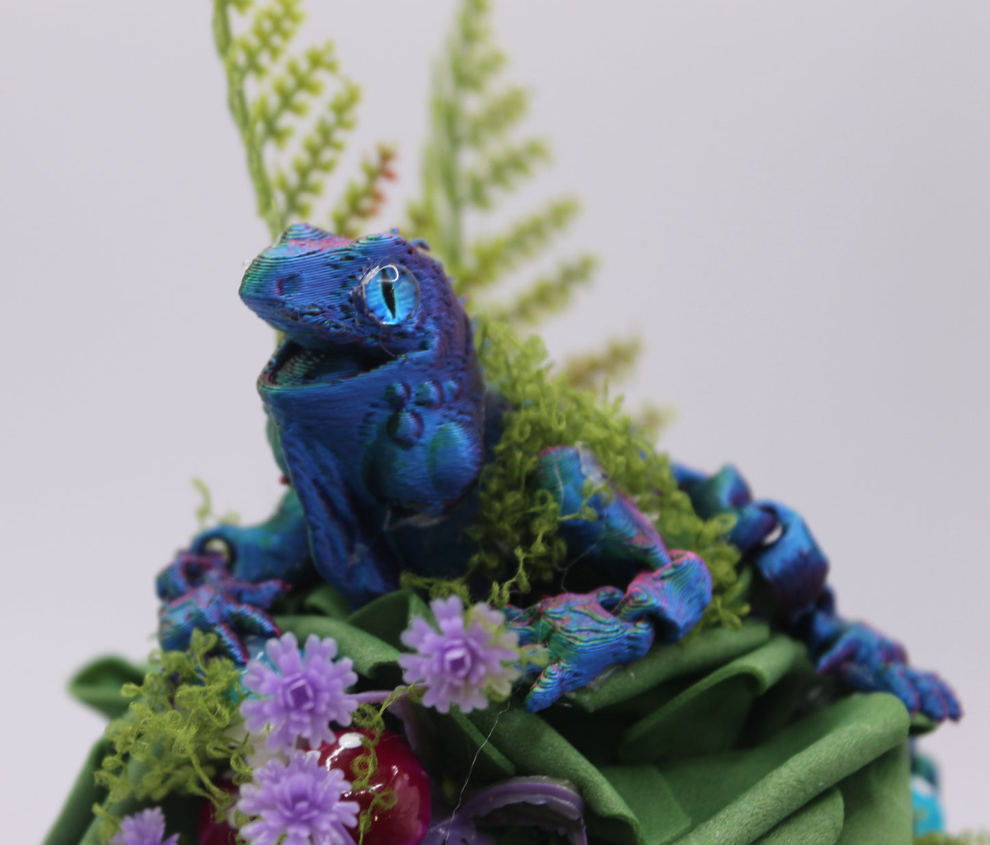 Lizard Bloom Skull Decor