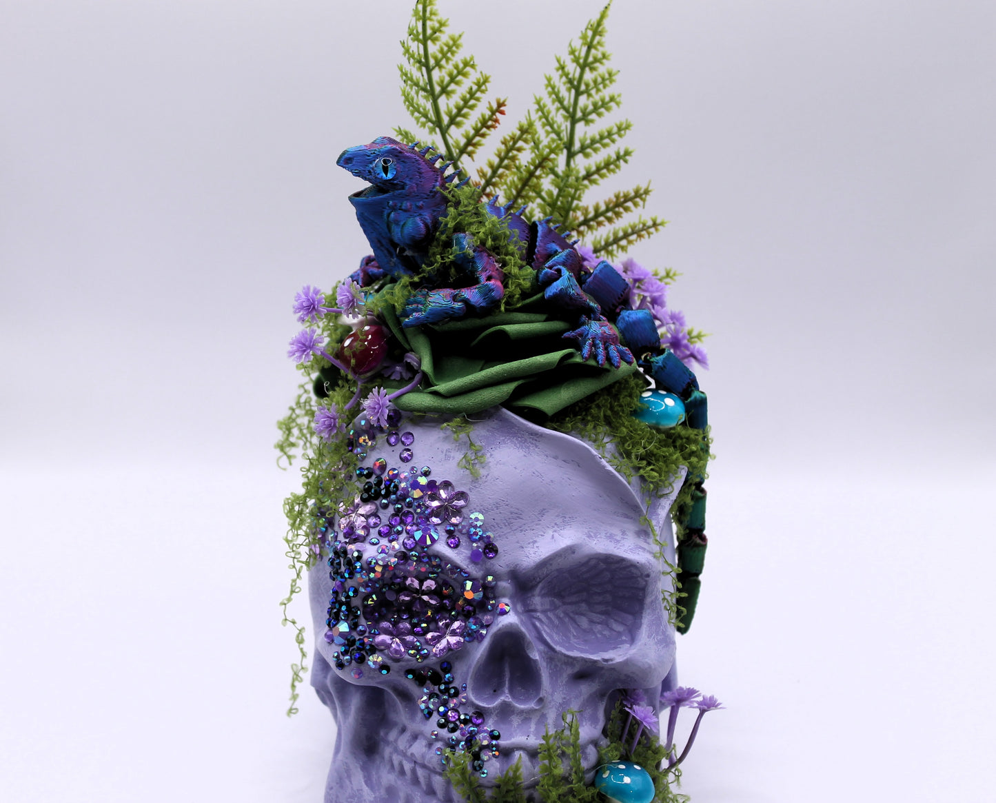 Lizard Bloom Skull Decor