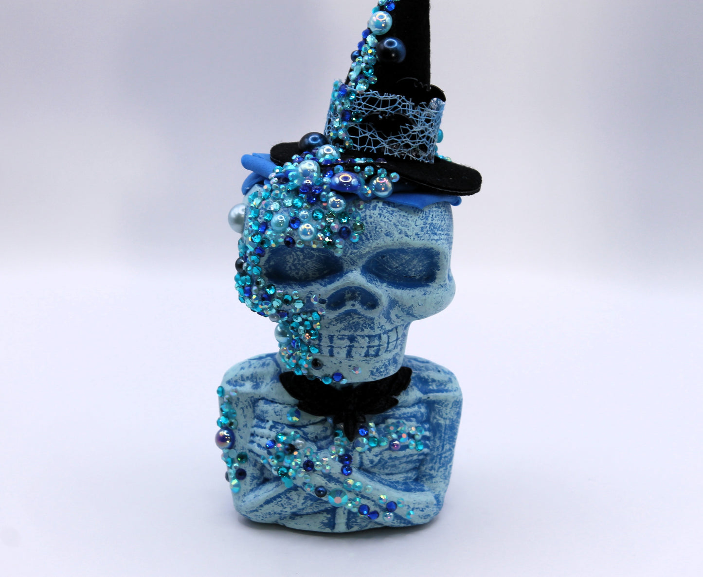 Frost Hex soul cage skull decor