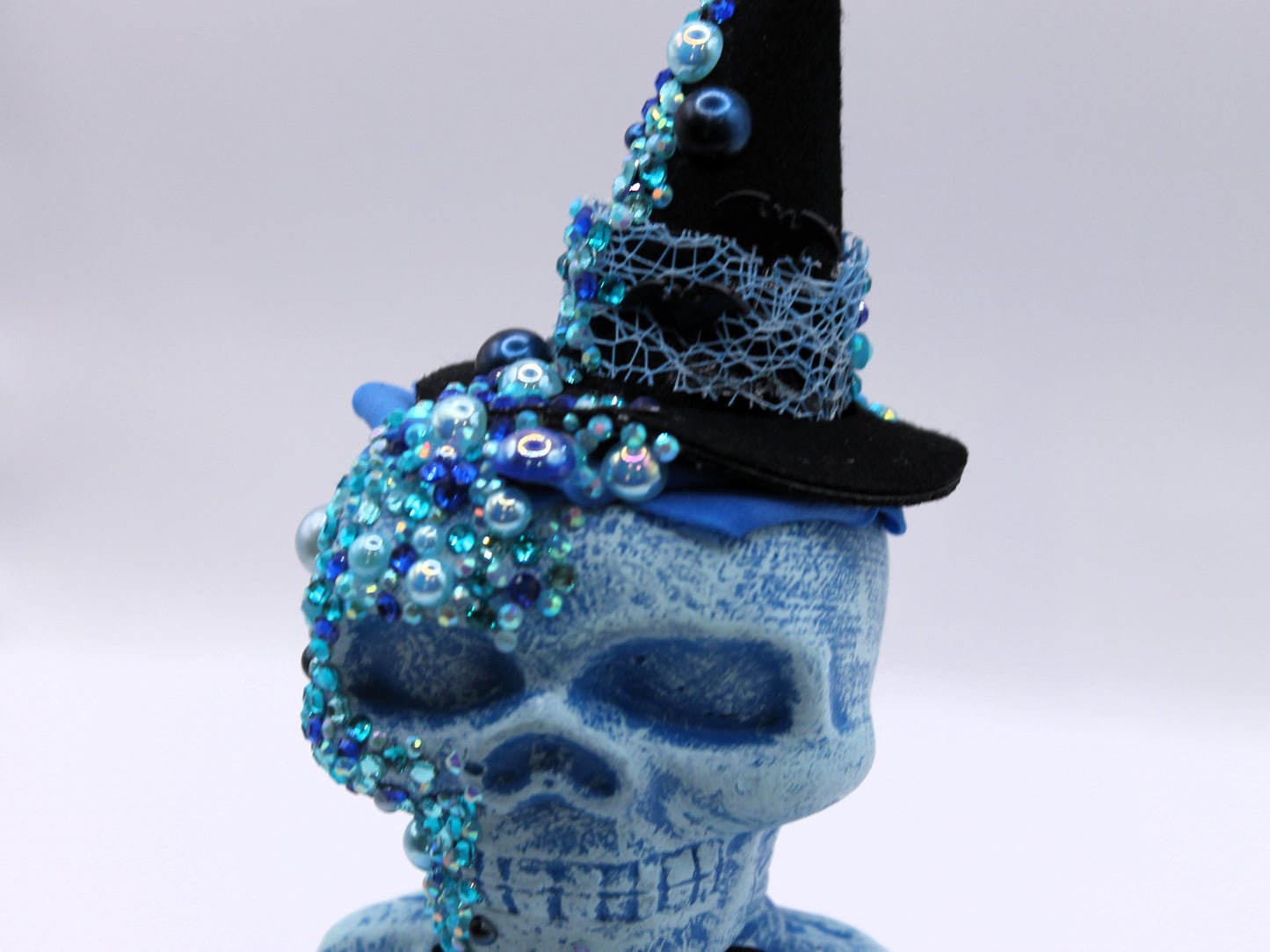 Frost Hex soul cage skull decor