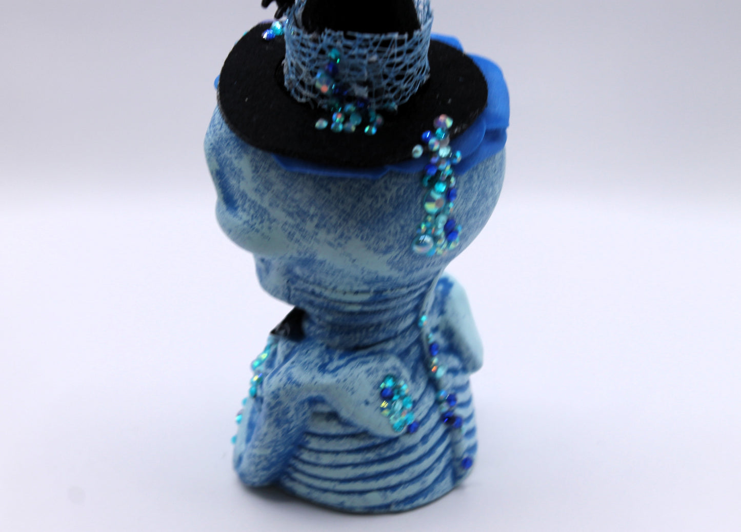 Frost Hex soul cage skull decor