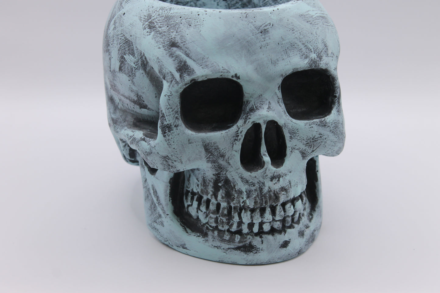 Frostbite Hollow Skull Planter