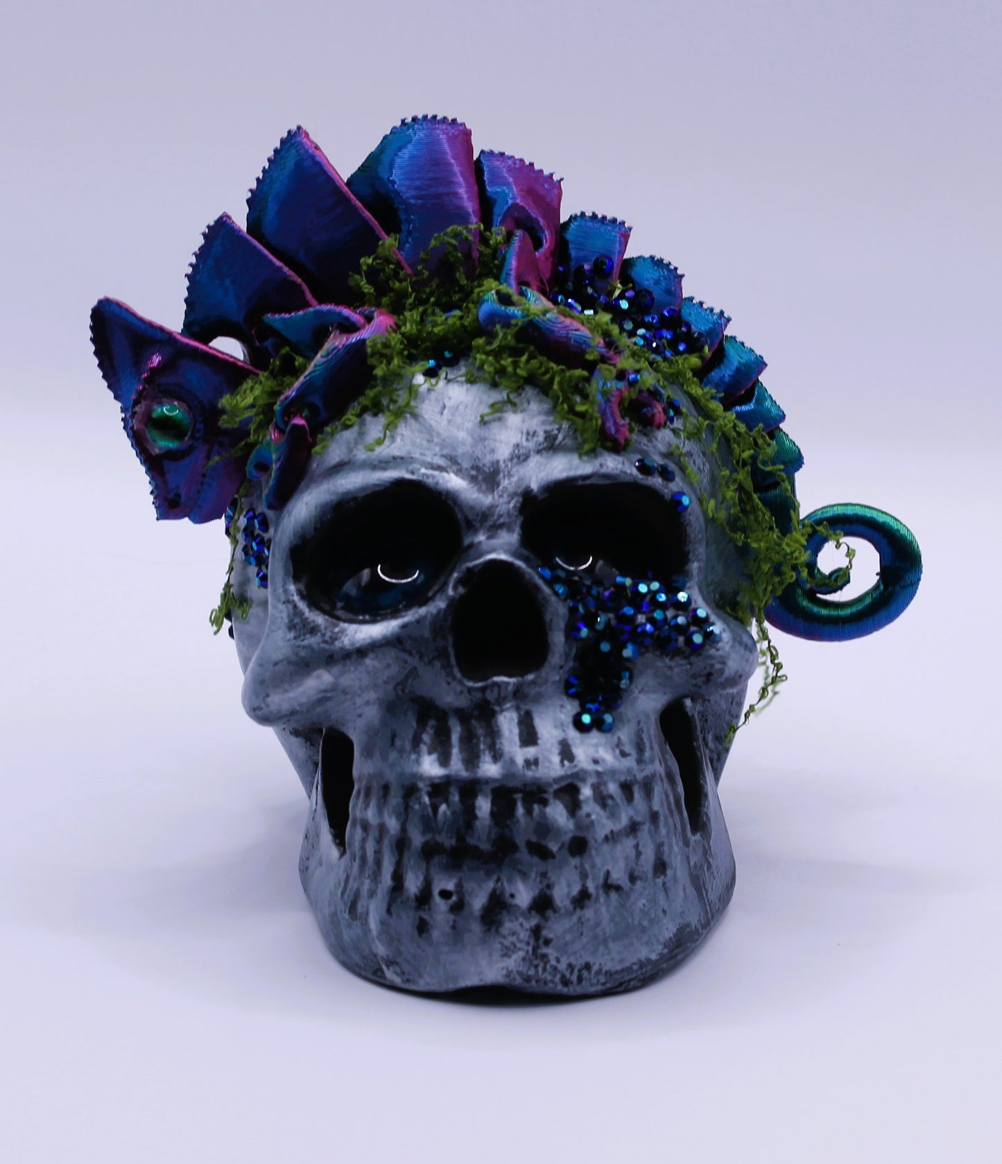 Sirena Skull with Chameleon and Beads Macabre Decor