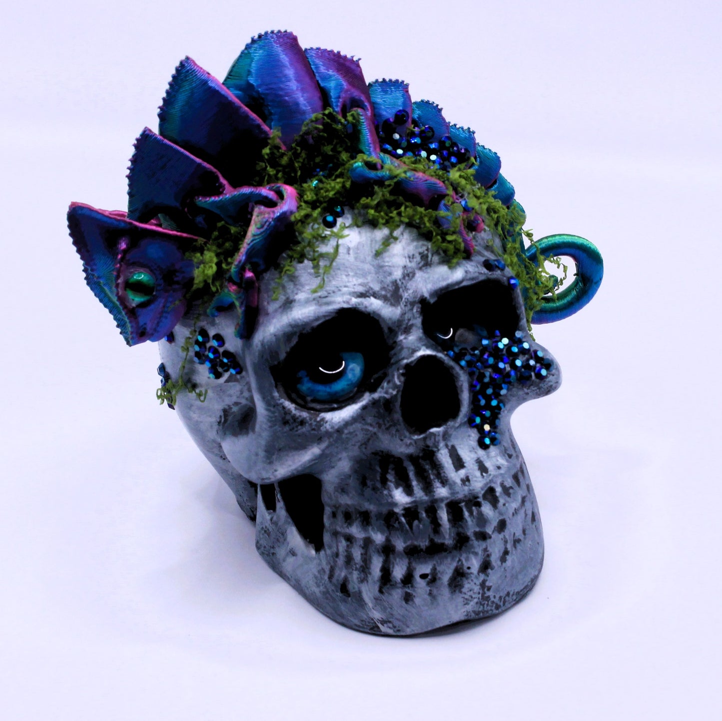 Sirena Skull with Chameleon and Beads Macabre Decor