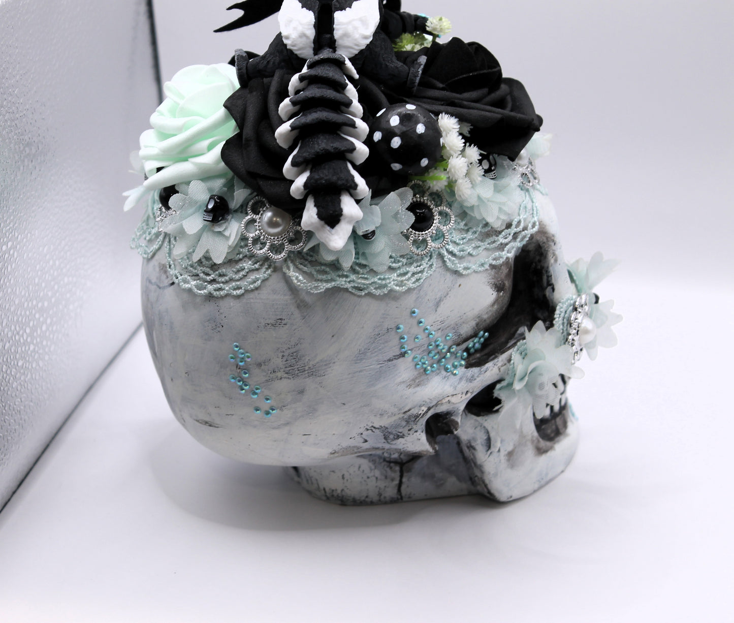 Frostbite Elegance Skull Decor