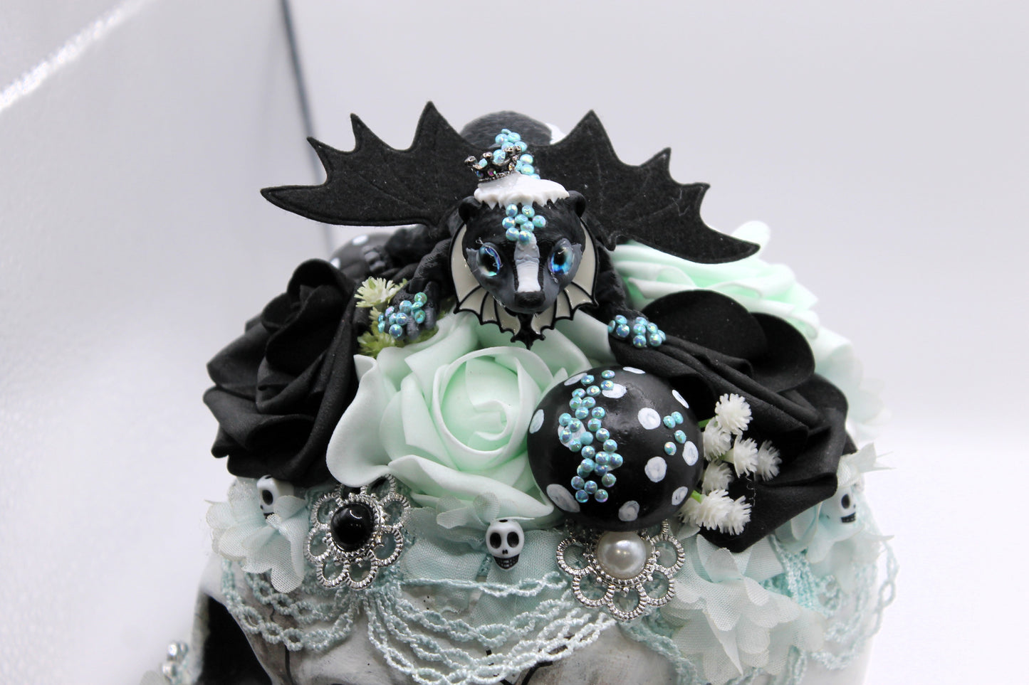 Frostbite Elegance Skull Decor