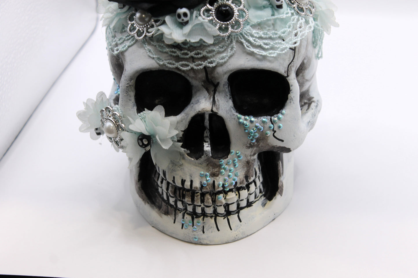Frostbite Elegance Skull Decor