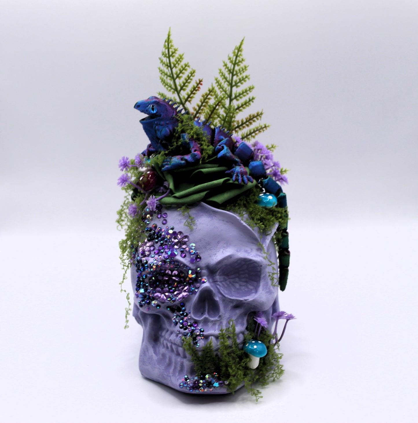 Lizard Bloom Skull Decor