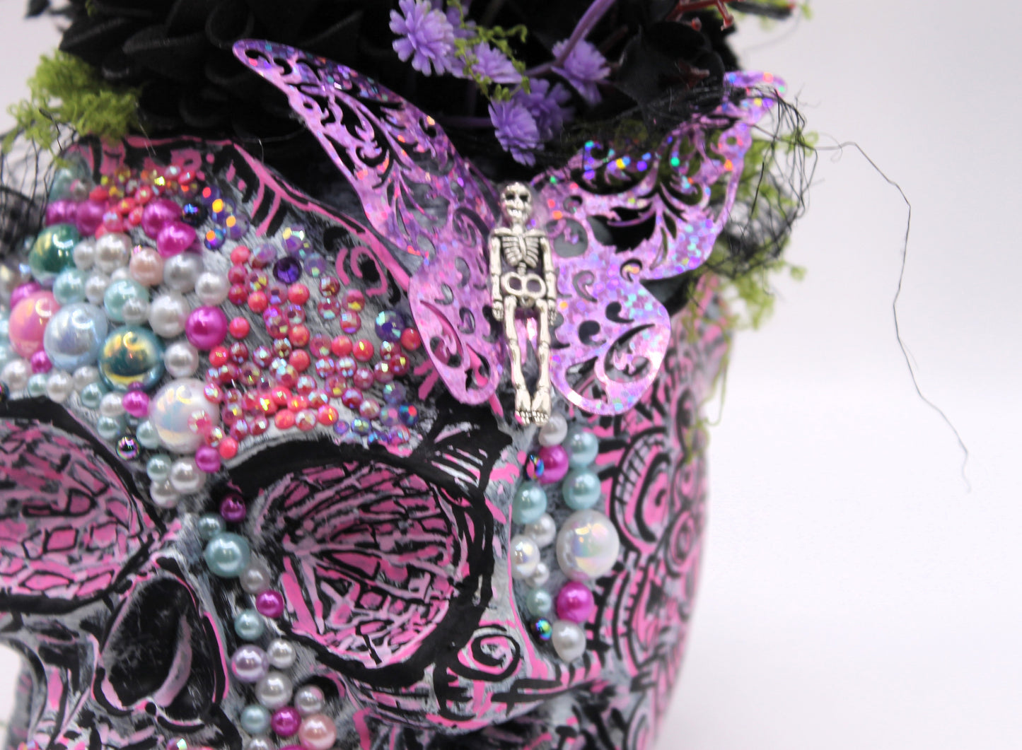 The Glittering Grave Skull Decor