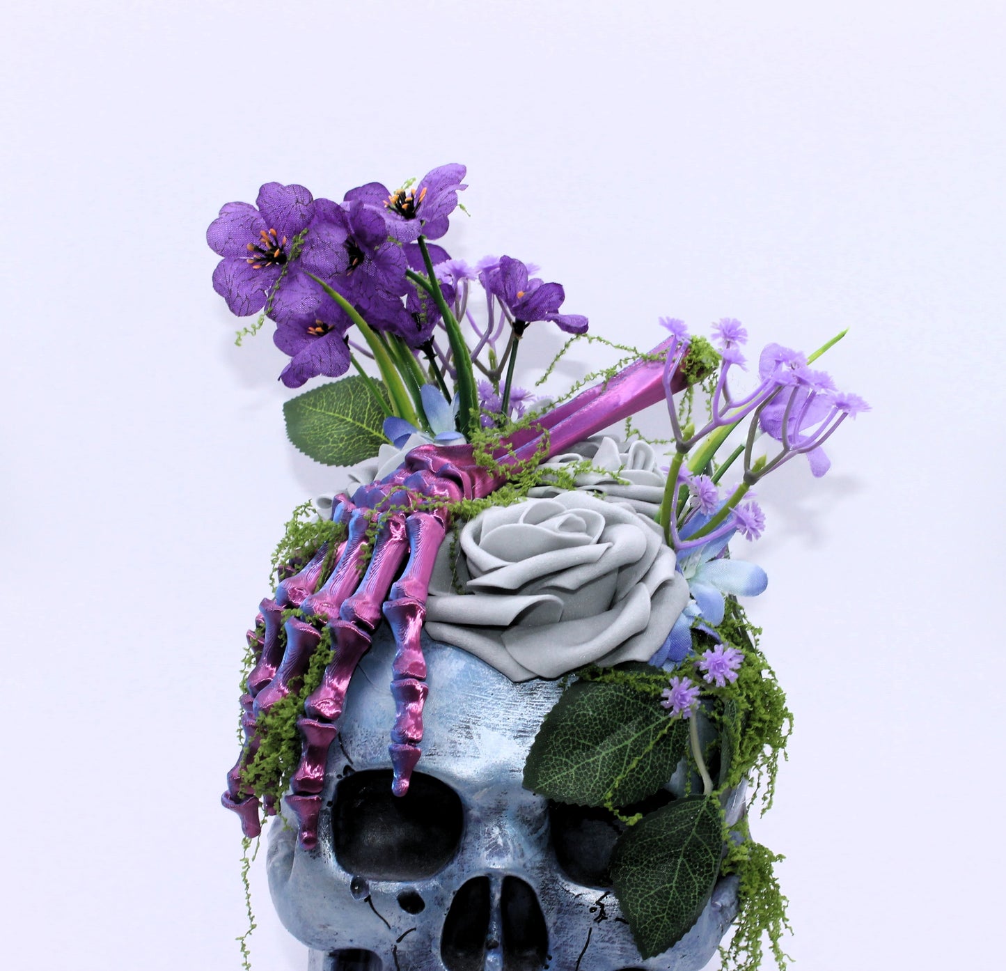 Grave Bloom Majesty Skull Decor