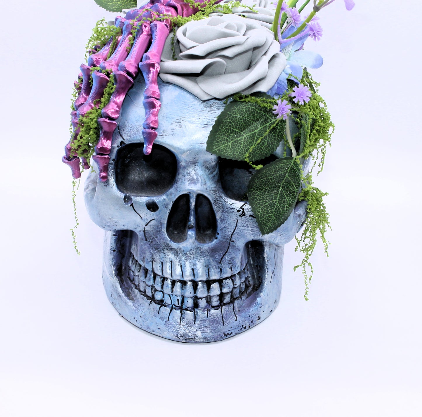 Grave Bloom Majesty Skull Decor