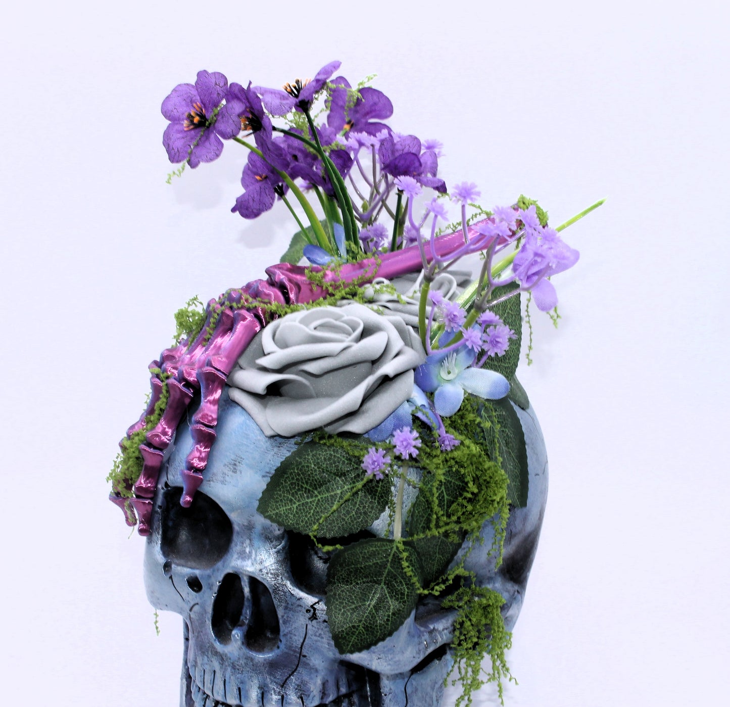 Grave Bloom Majesty Skull Decor