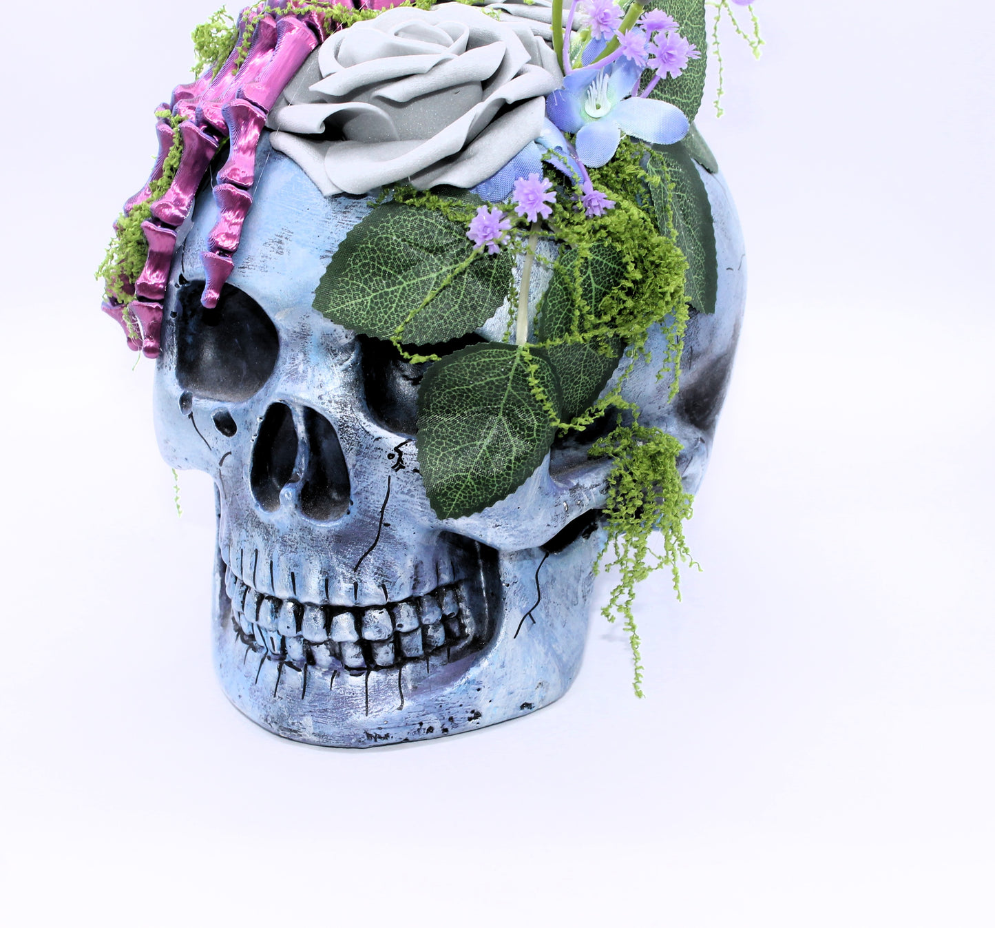 Grave Bloom Majesty Skull Decor